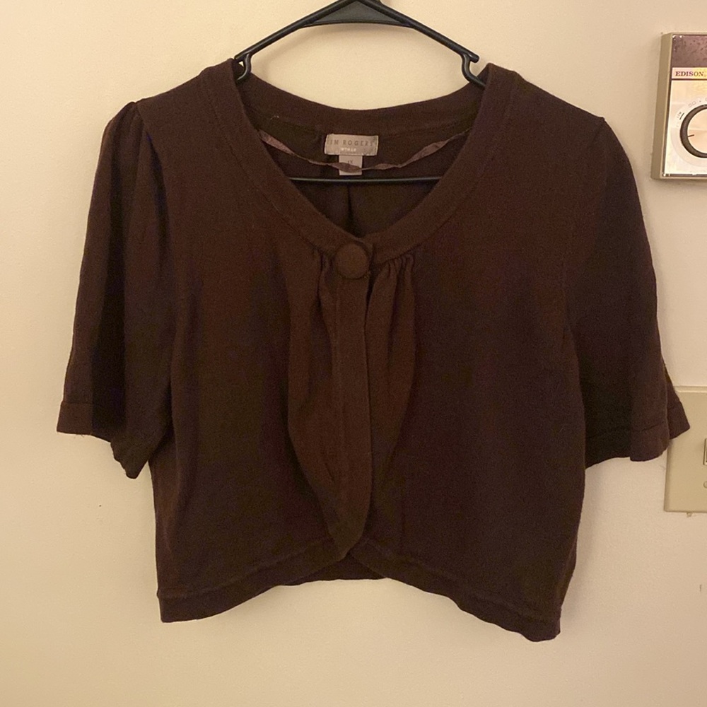 Adorable Brown short sleeve sweater with gathered accents